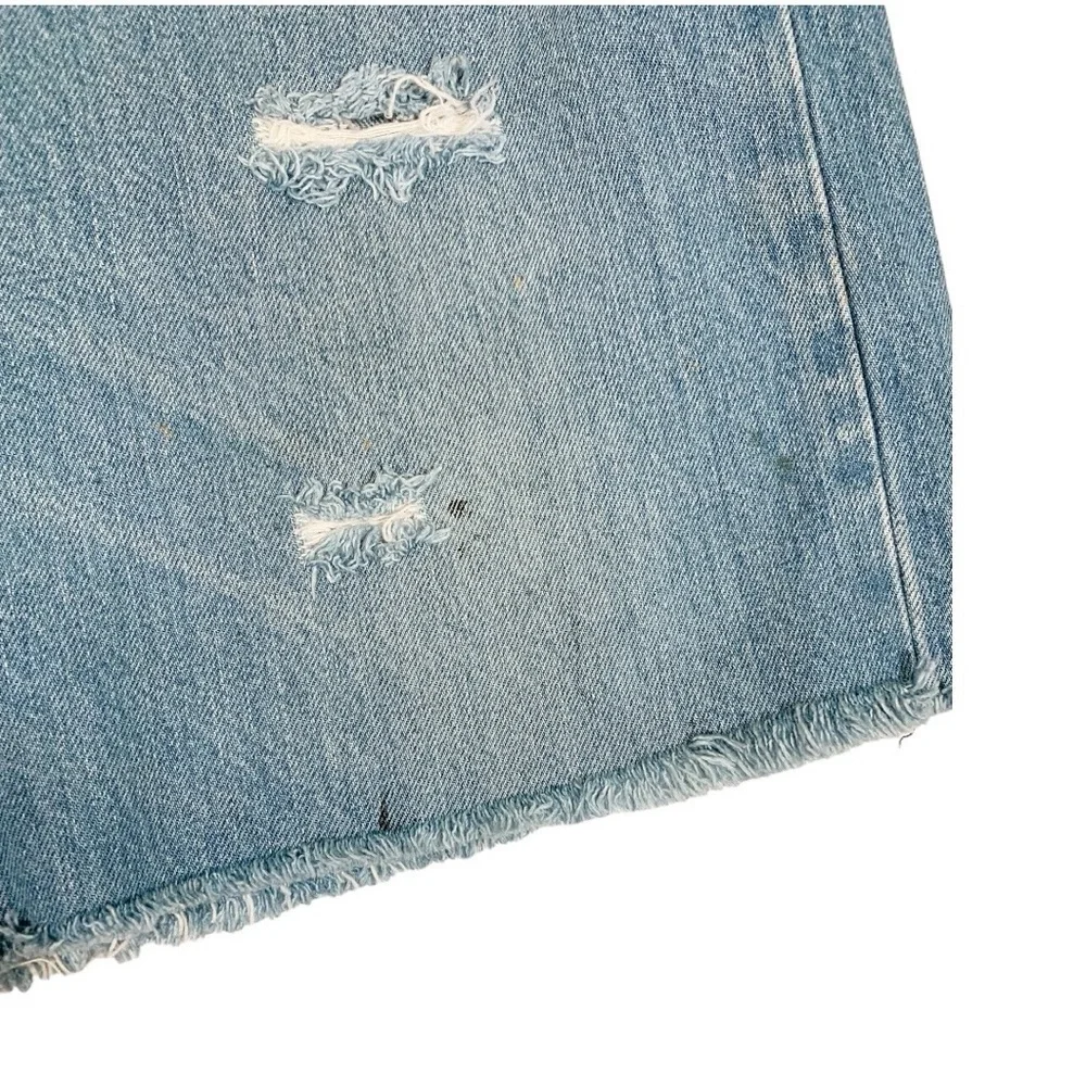 Vintage Levi's Relaxed Fit distressed Jean Shorts Size 40